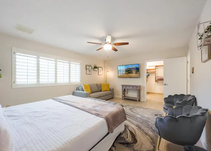 The Sunset House - Pool, Hot Tub & Putting Holiday home Tempe