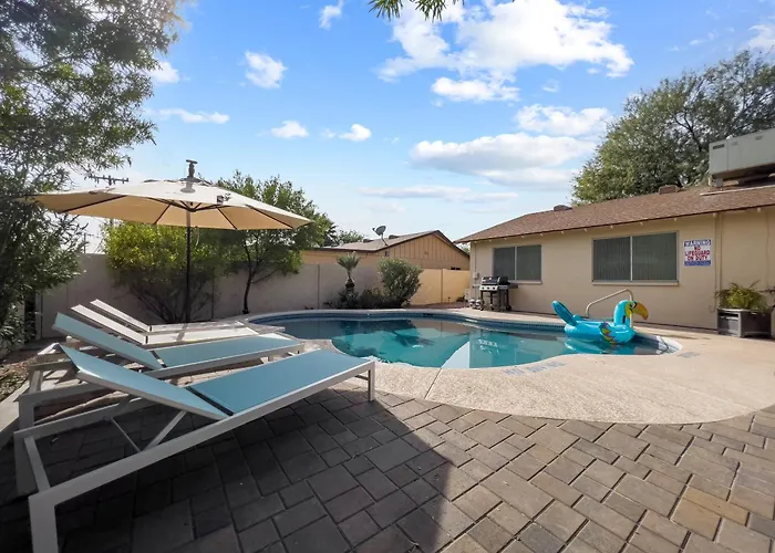 The Sunset House - Pool, Hot Tub & Putting Tempe